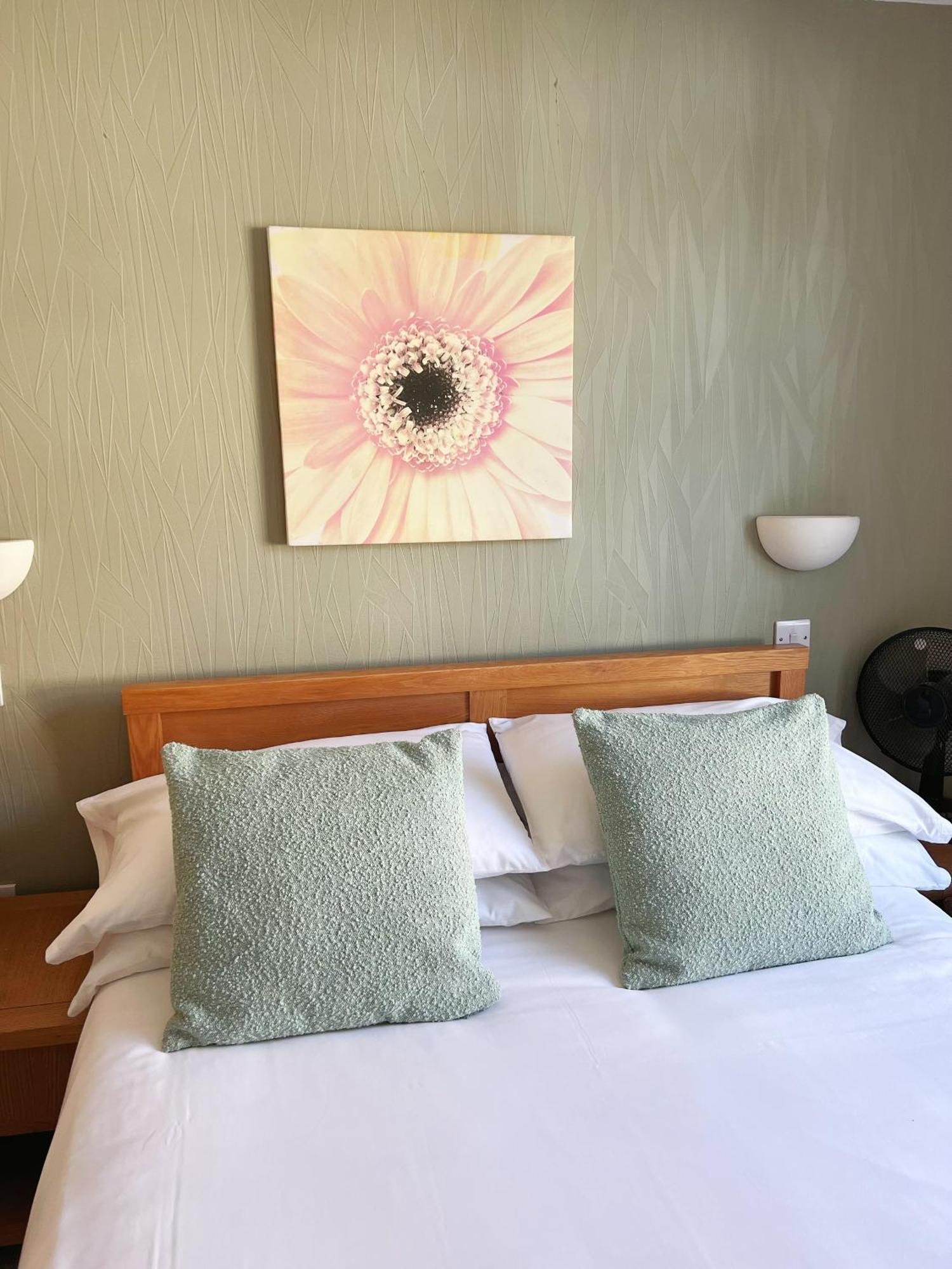 The Crown Hotel Corwen Ngoại thất bức ảnh